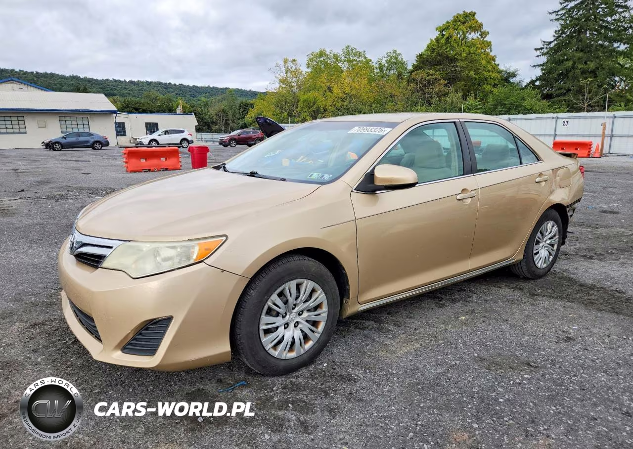 2012 Toyota Camry Le – zdjęcie 1 z 12