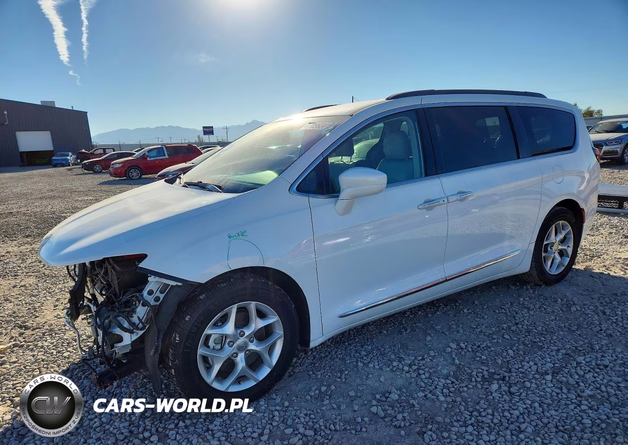 2017 Chrysler Pacifica Touring L VIN:2C4RC1BG0HR552937 - 1