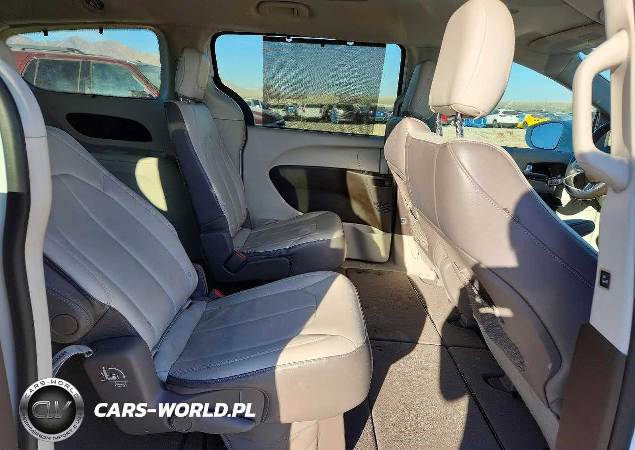 2017 Chrysler Pacifica Touring L VIN:2C4RC1BG0HR552937 - 11