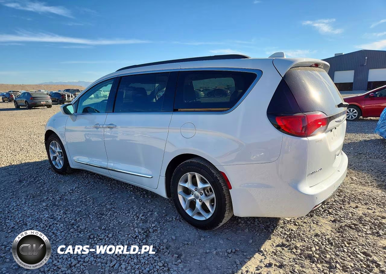 2017 Chrysler Pacifica Touring L VIN:2C4RC1BG0HR552937 - 2