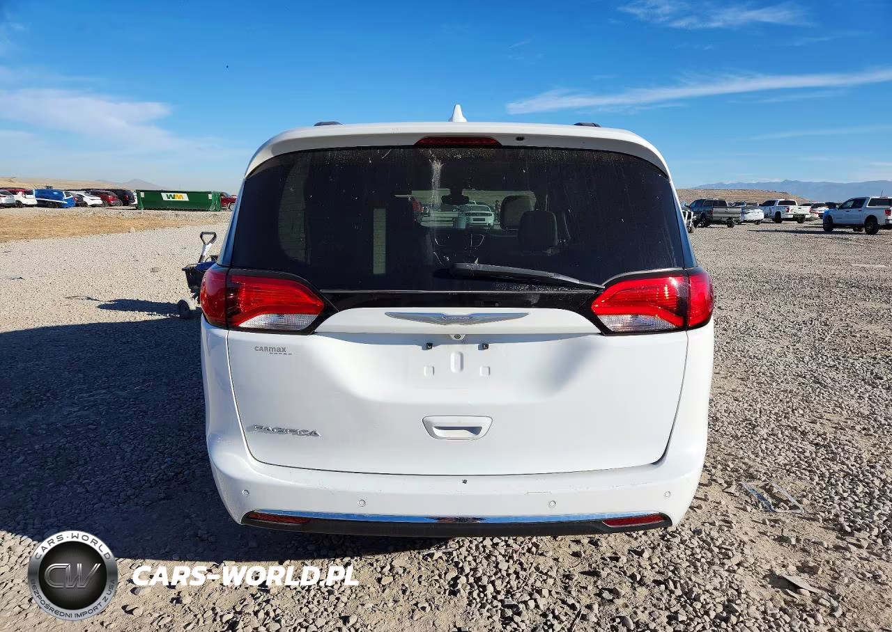 2017 Chrysler Pacifica Touring L VIN:2C4RC1BG0HR552937 - 6