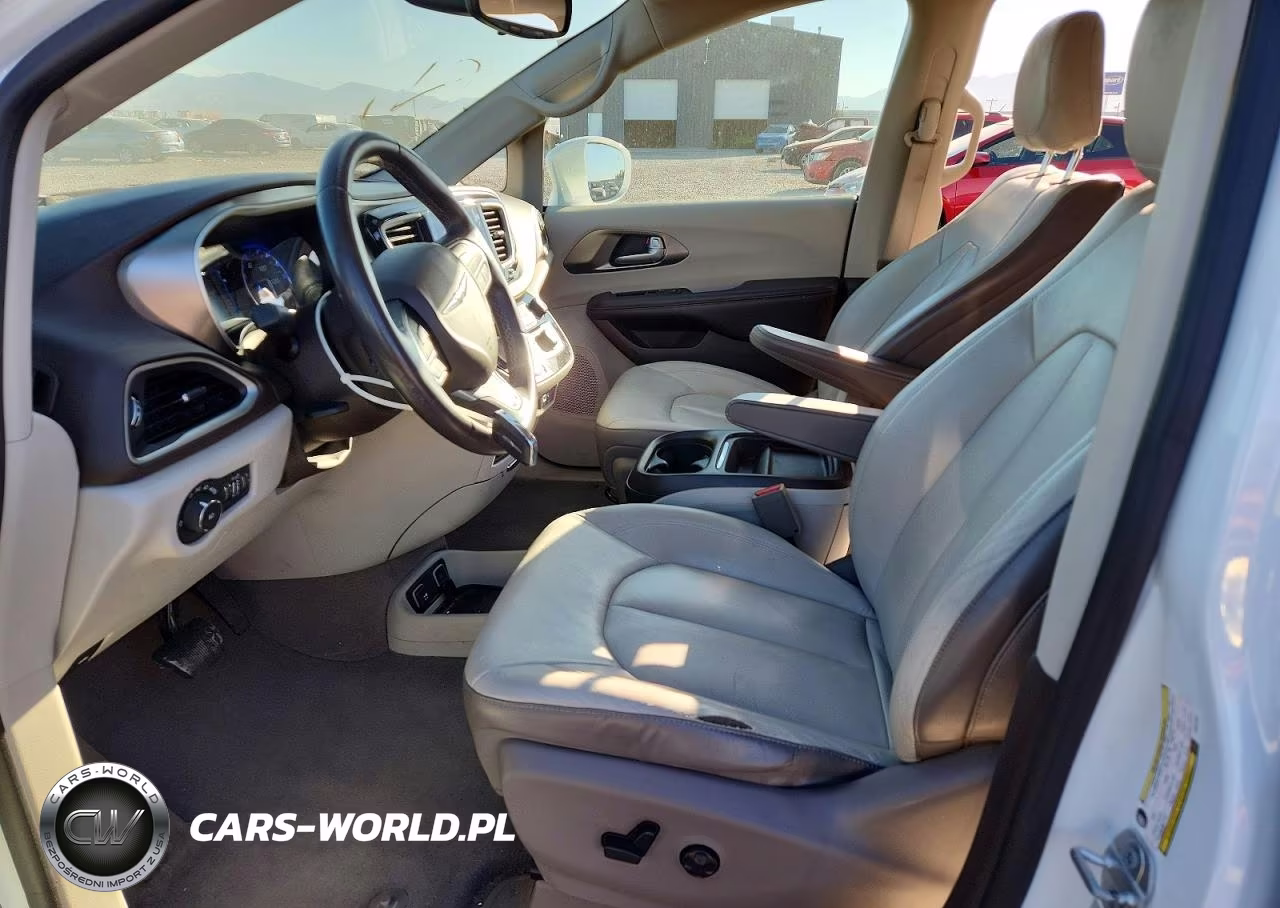 2017 Chrysler Pacifica Touring L VIN:2C4RC1BG0HR552937 - 7