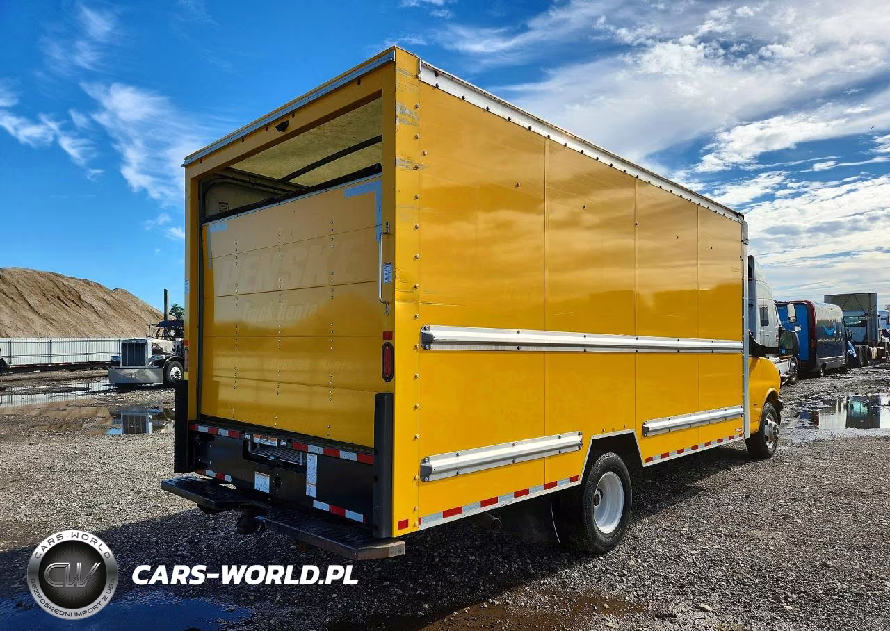 2022 GMC Savana Box Truck VIN:7GZ37TC70NN006445 - 3