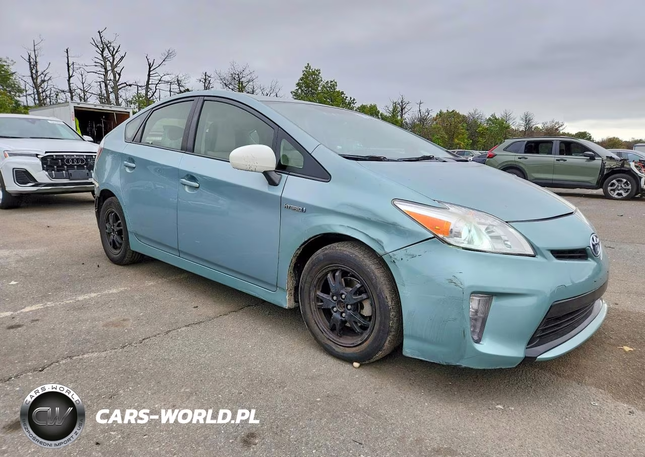 2015 Toyota Prius Two VIN:JTDKN3DU0F2000909 - 4