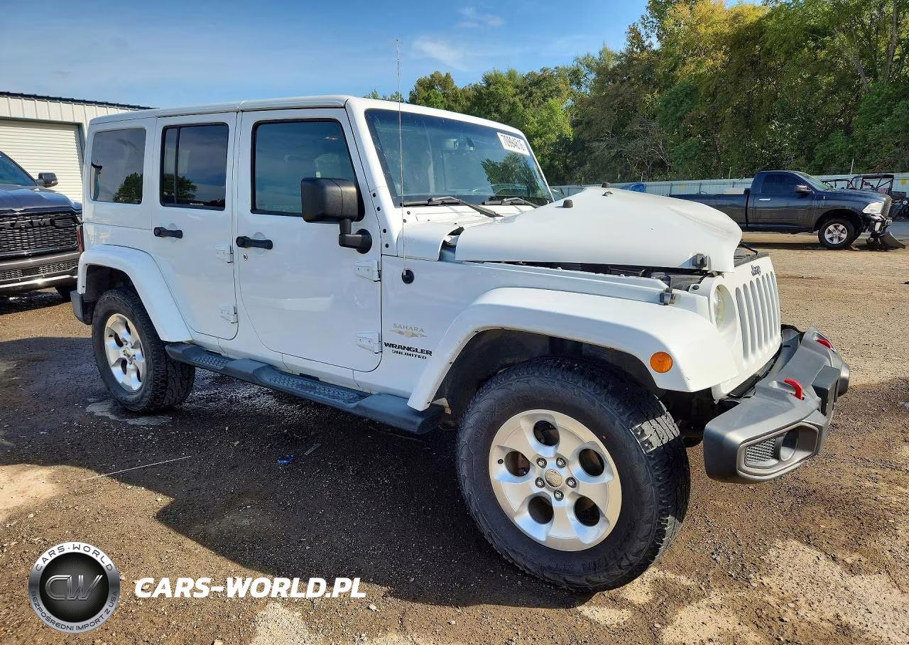 2013 Jeep Wrangler Unlimited Sahara VIN:1C4BJWEG8DL557855 - 4