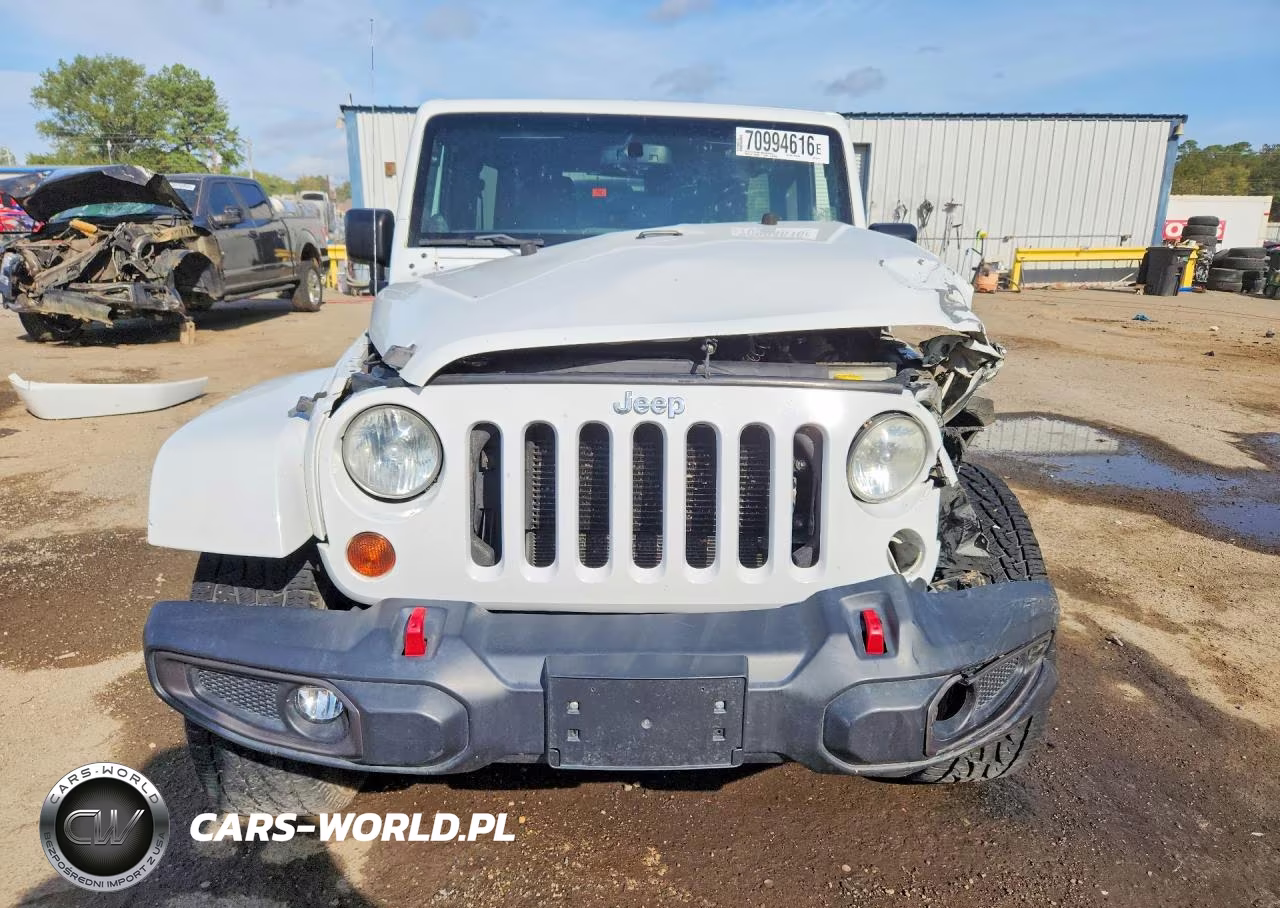 2013 Jeep Wrangler Unlimited Sahara VIN:1C4BJWEG8DL557855 - 5