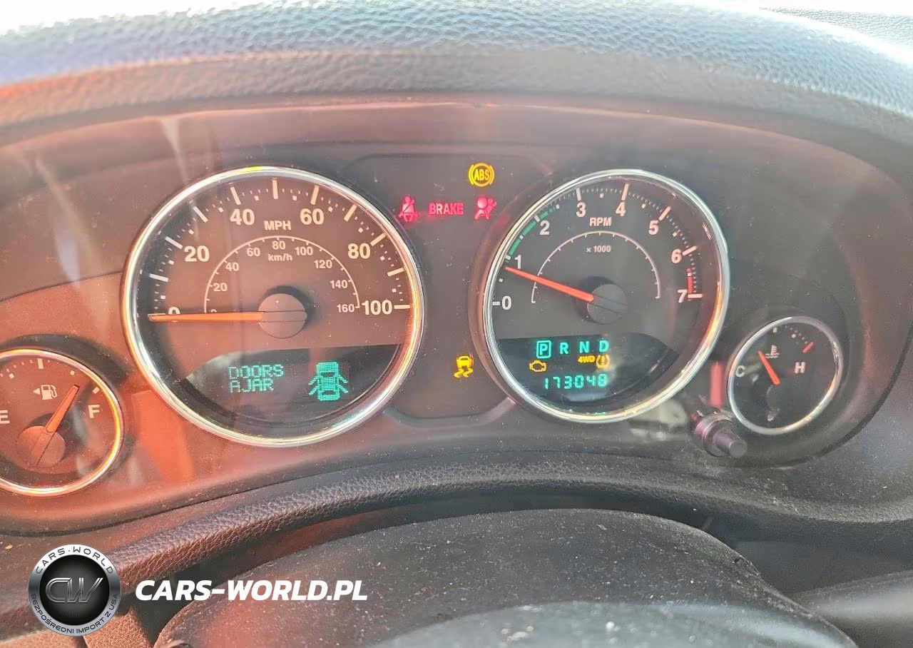 2013 Jeep Wrangler Unlimited Sahara VIN:1C4BJWEG8DL557855 - 9