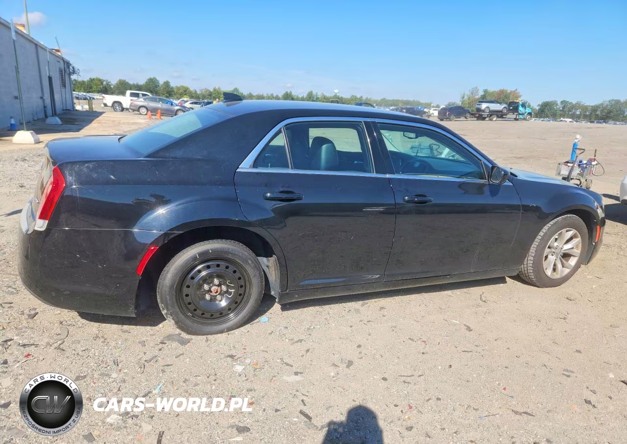 2015 Chrysler 300 Limited VIN:2C3CCAAG4FH766487 - 3