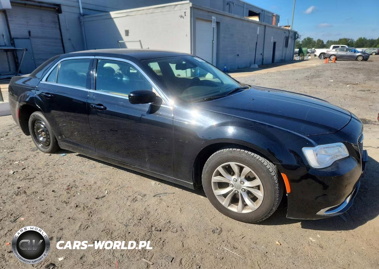 2015 Chrysler 300 Limited VIN:2C3CCAAG4FH766487 - 4