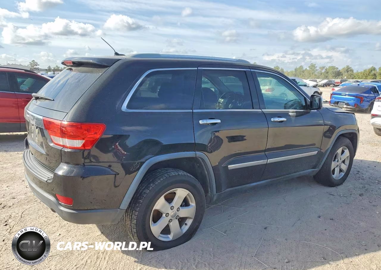 2012 Jeep Grand Cherokee Laredo VIN:1C4RJFAG8CC348702 - 3