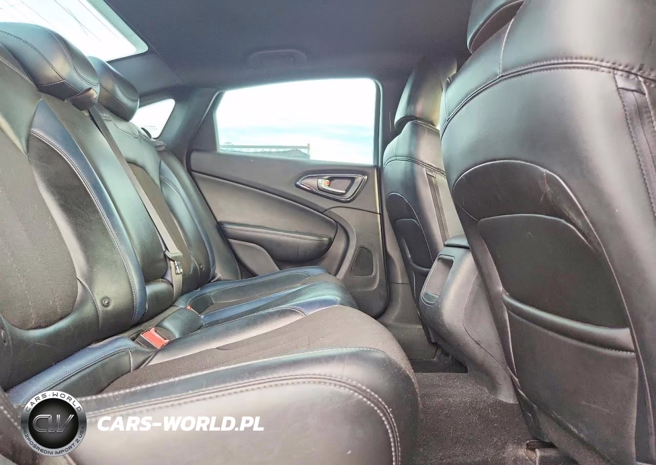 2015 Chrysler 200 S VIN:1C3CCCBB7FN743436 - 10