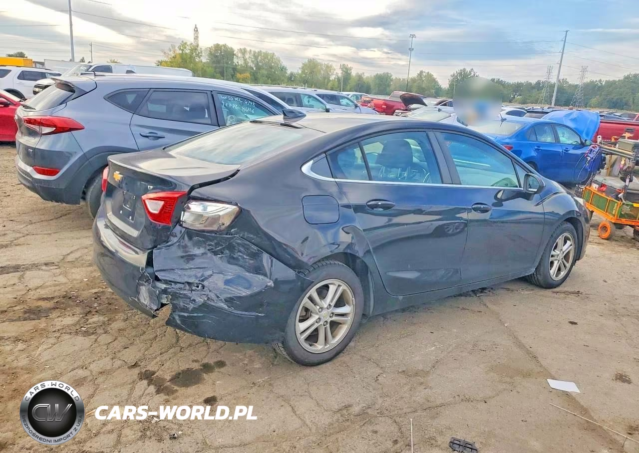2018 Chevrolet Cruze Lt VIN:1G1BE5SM4J7215549 - 3