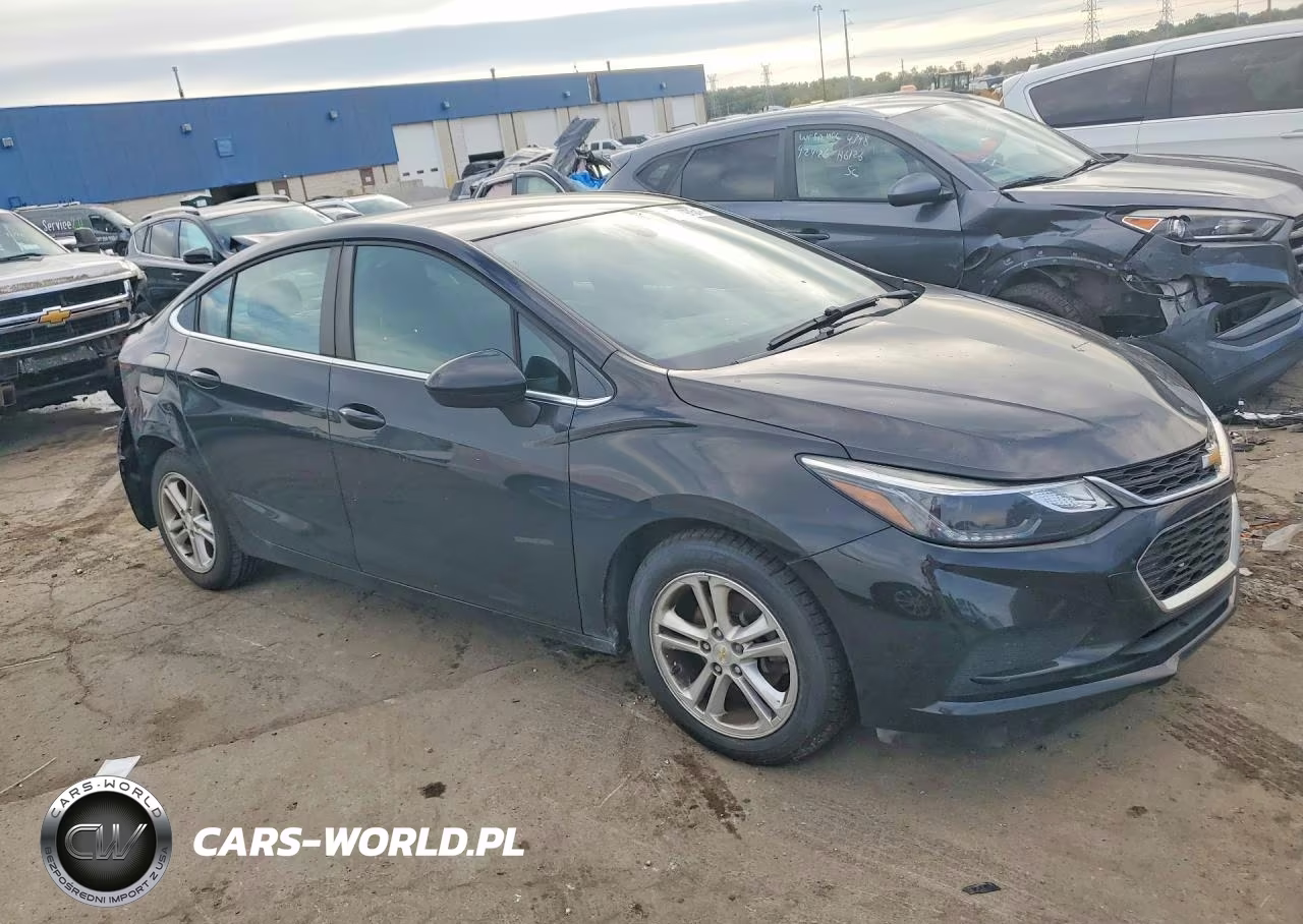 2018 Chevrolet Cruze Lt VIN:1G1BE5SM4J7215549 - 4