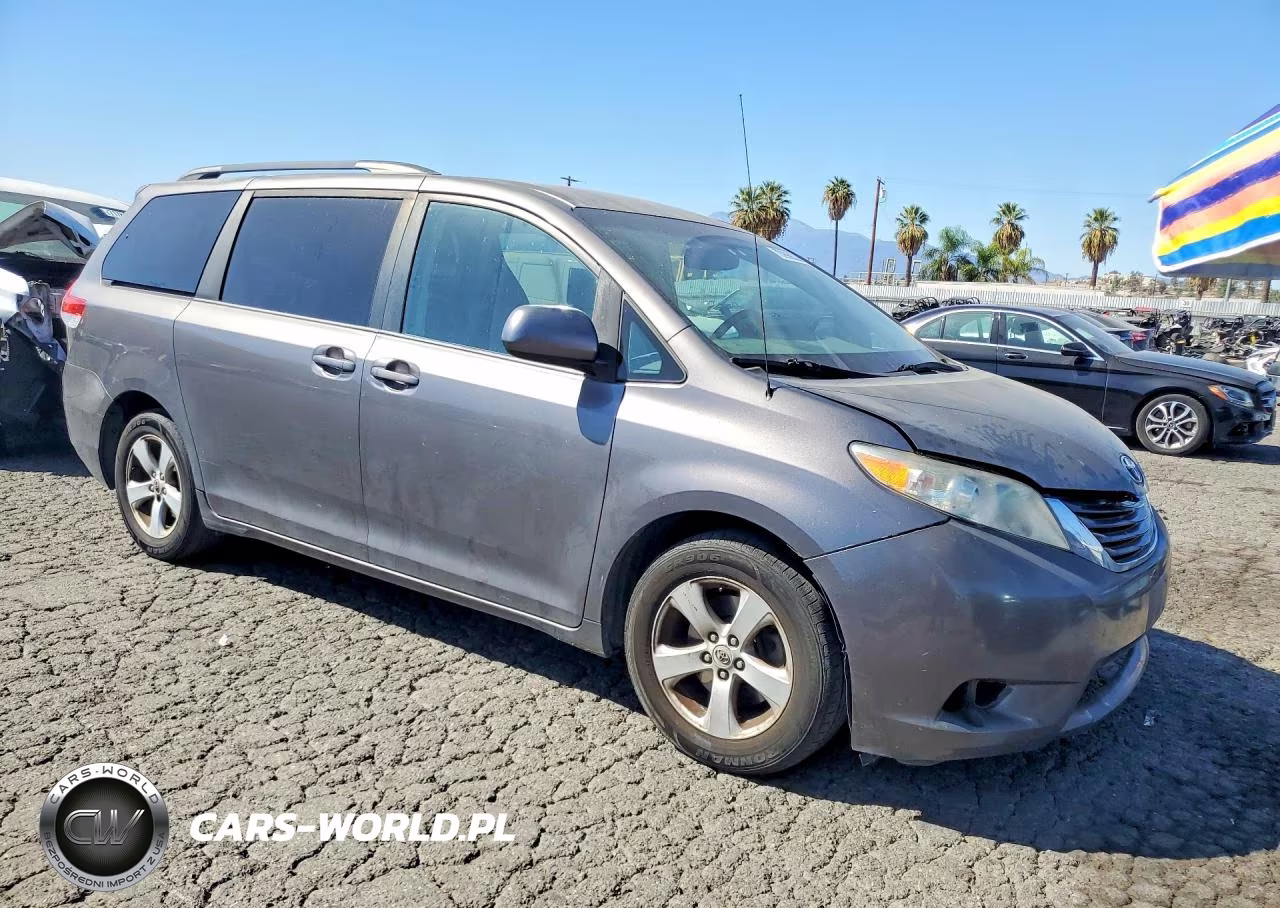 2012 Toyota Sienna Le VIN:5TDKK3DC4CS193912 - 4
