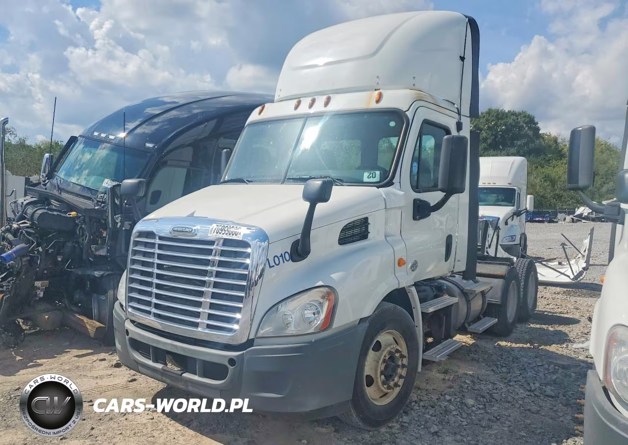 2014 Freightliner Cascadia Semi Truck VIN:1FUJGBDV0ELFY0823 - 1