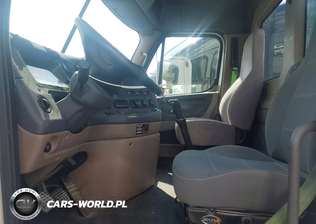 2014 Freightliner Cascadia Semi Truck VIN:1FUJGBDV0ELFY0823 - 7