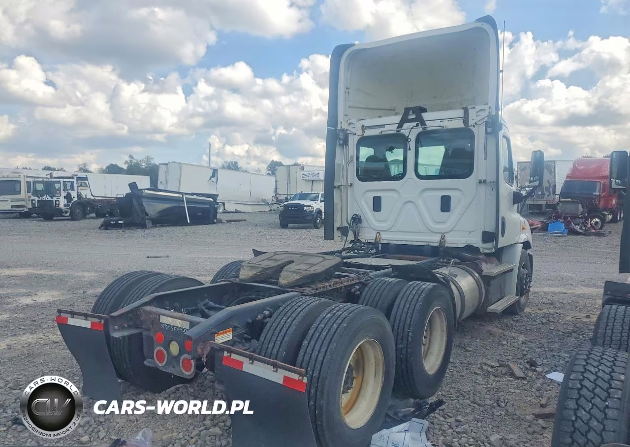 2014 Freightliner Cascadia Semi Truck VIN:1FUJGBDV0ELFY0837 - 3