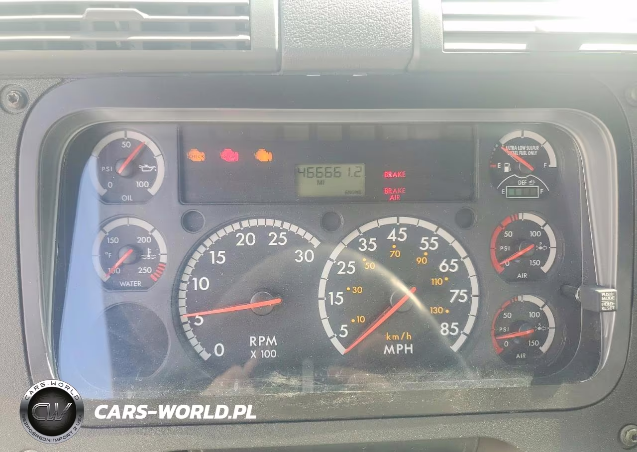 2014 Freightliner Cascadia Semi Truck VIN:1FUJGBDV0ELFY0837 - 9