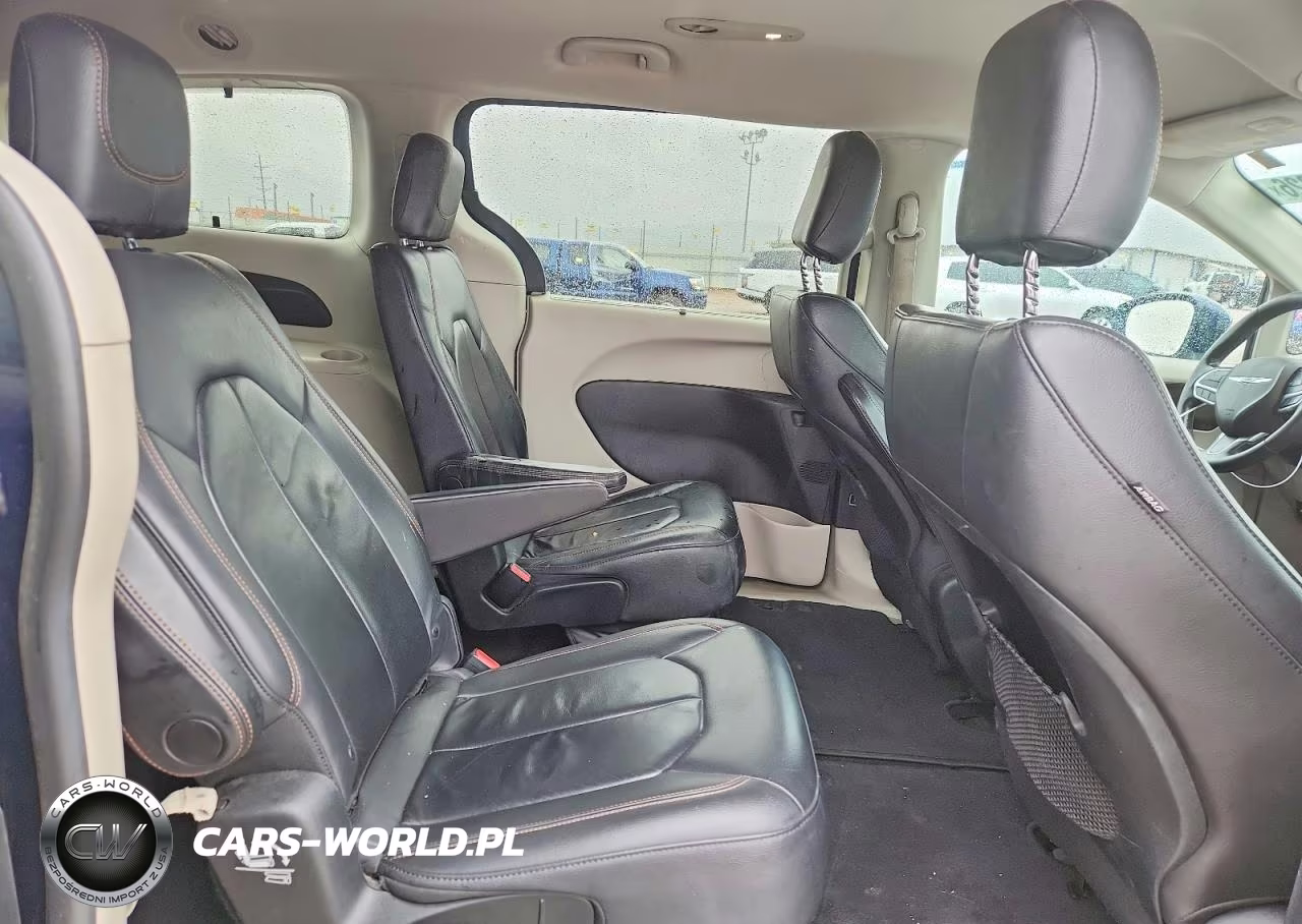 2017 Chrysler Pacifica Touring L VIN:2C4RC1BG6HR769702 - 11