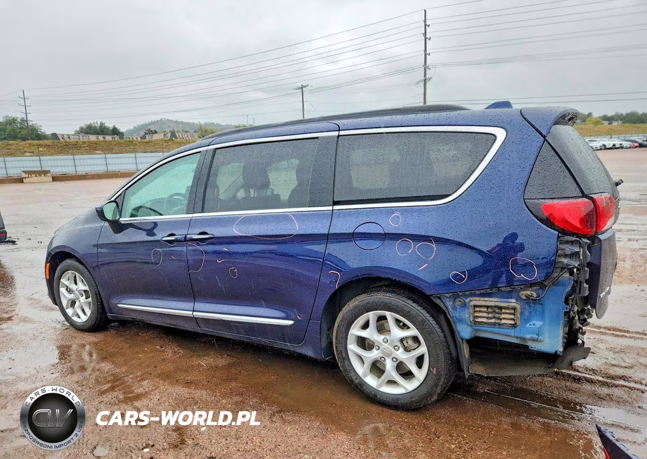 2017 Chrysler Pacifica Touring L VIN:2C4RC1BG6HR769702 - 2