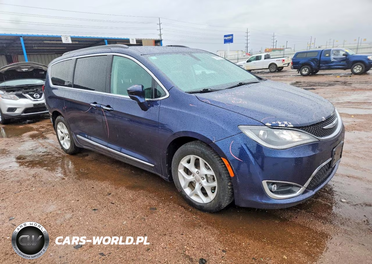 2017 Chrysler Pacifica Touring L VIN:2C4RC1BG6HR769702 - 4