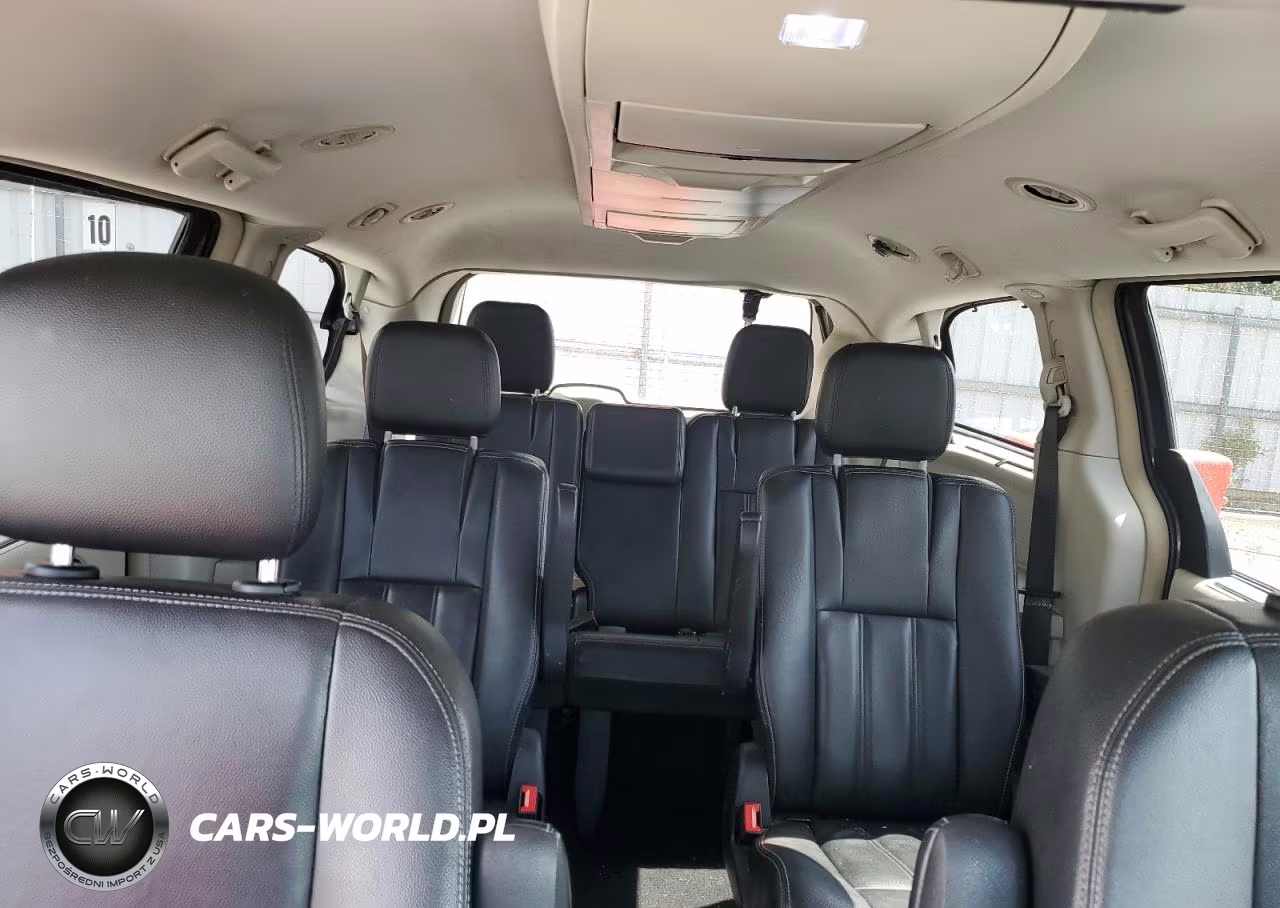 2016 Chrysler Town & Country Touring VIN:2C4RC1BG0GR112151 - 10