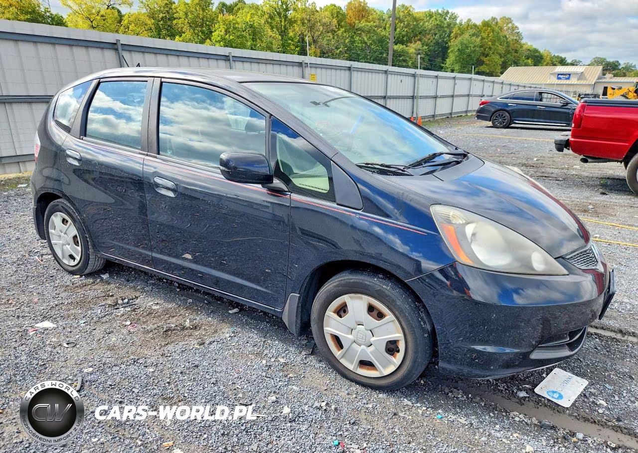 2013 Honda Fit VIN:JHMGE8H31DC025568 - 4