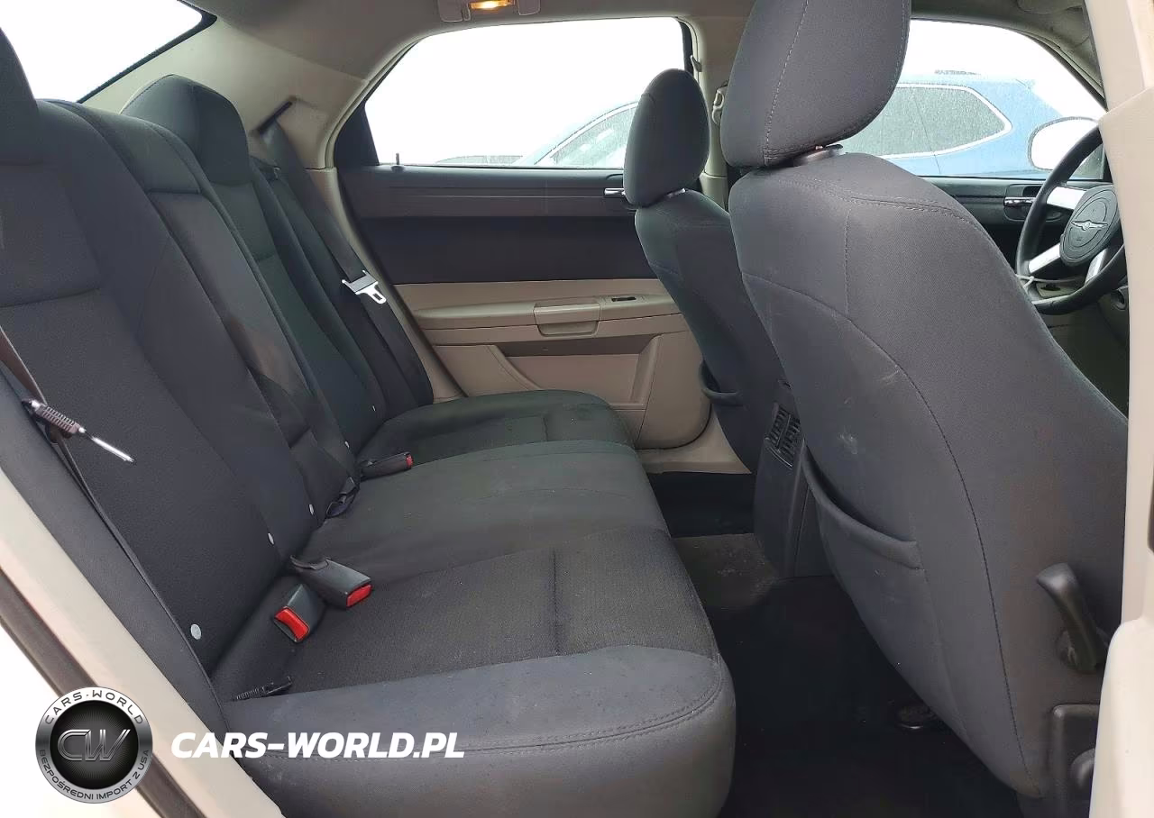 2007 Chrysler 300 VIN:2C3KA43RX7H649080 - 10
