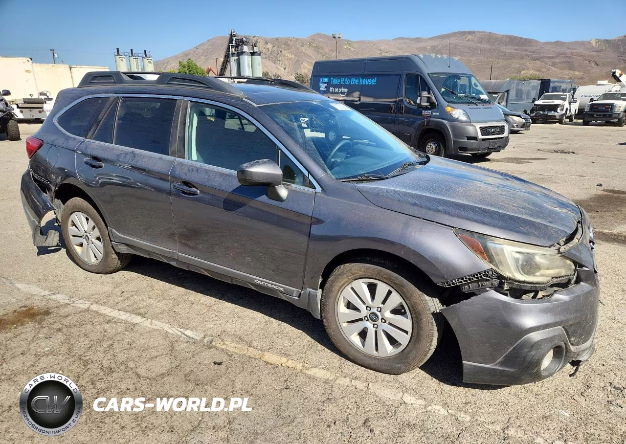 2018 Subaru Outback 2.5I Premium VIN:4S4BSADC8J3377264 - 4