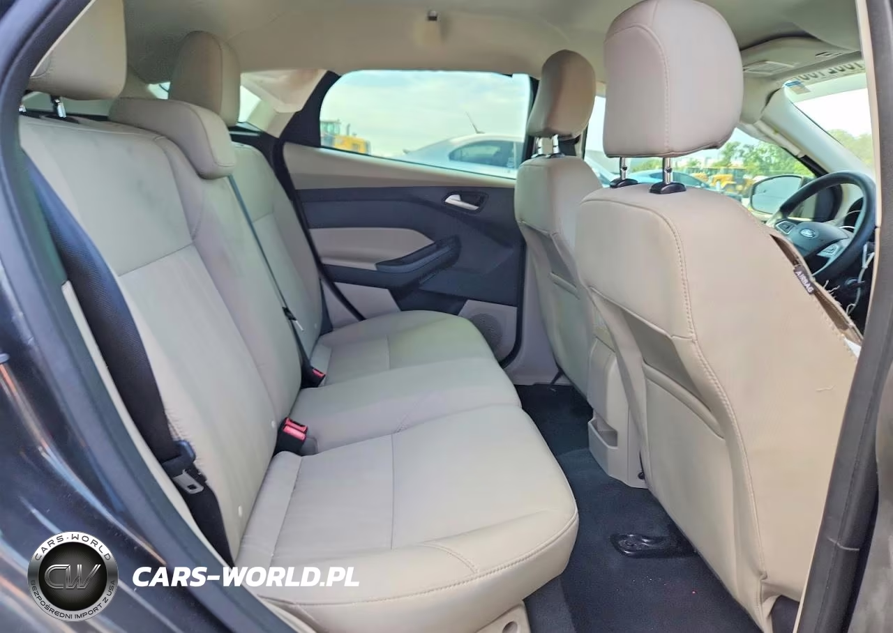 2017 Ford Focus Se VIN:1FADP3K25HL242120 - 10