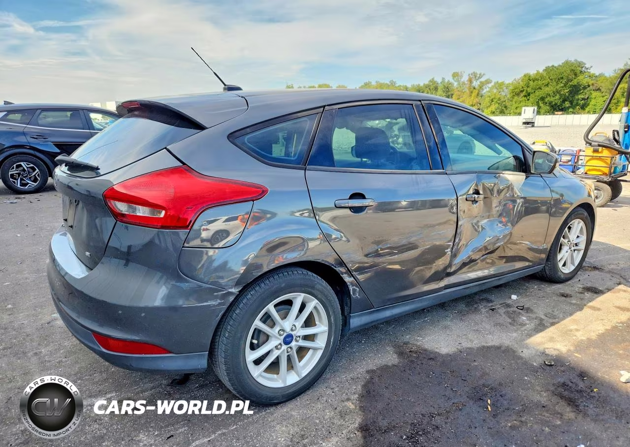 2017 Ford Focus Se VIN:1FADP3K25HL242120 - 3