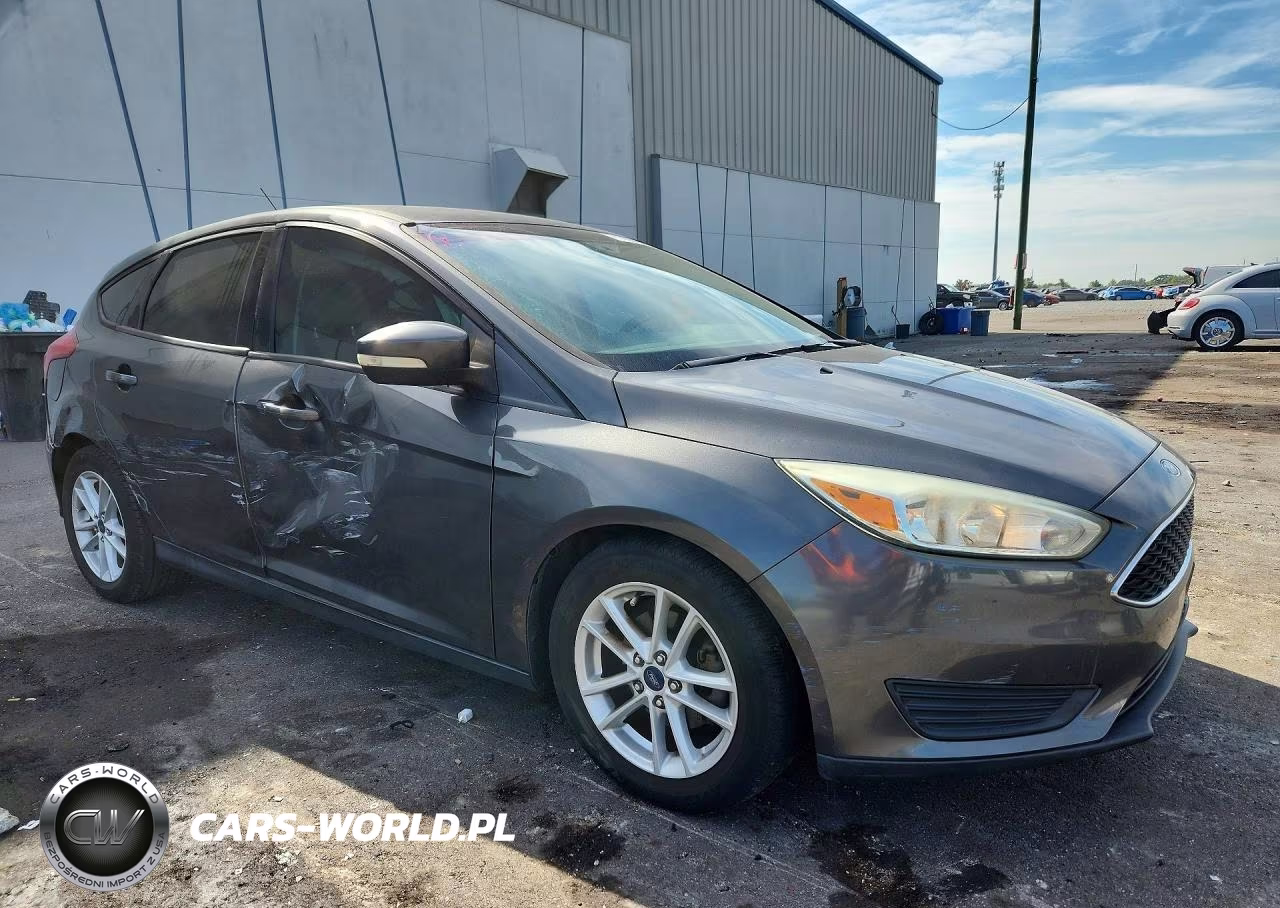 2017 Ford Focus Se VIN:1FADP3K25HL242120 - 4