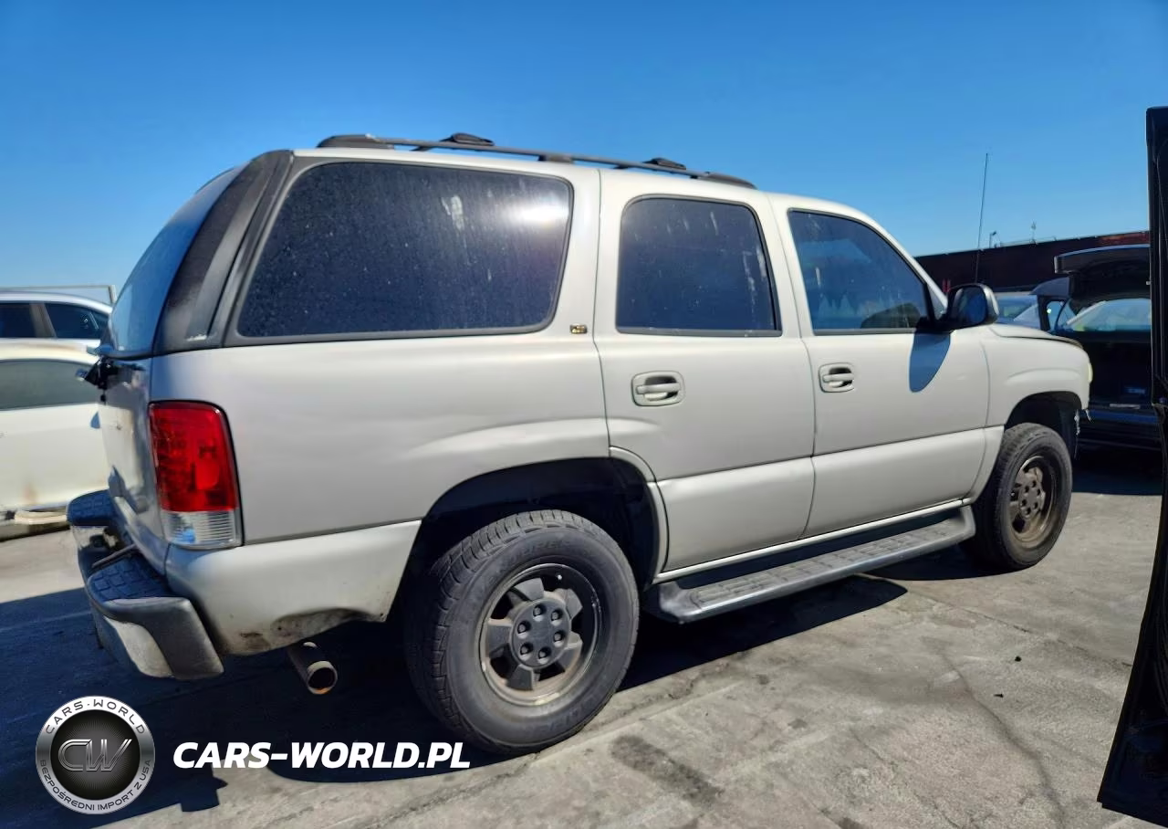 2004 Chevrolet Tahoe C1500 VIN:1GNEC13T74R273910 - 3