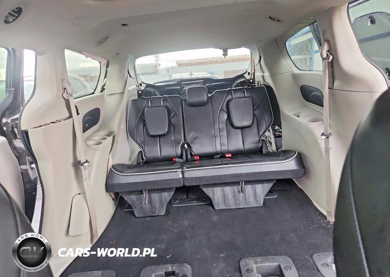 2023 Chrysler Pacifica Hybrid Limited VIN:2C4RC1S7XPR542110 - 10