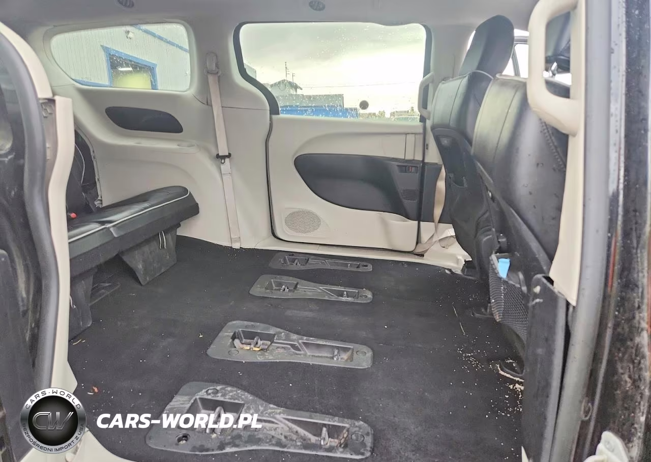 2023 Chrysler Pacifica Hybrid Limited VIN:2C4RC1S7XPR542110 - 11