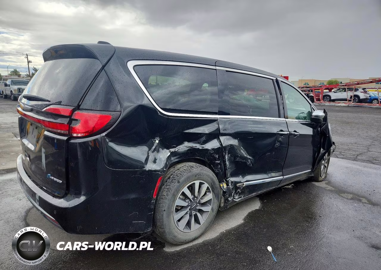 2023 Chrysler Pacifica Hybrid Limited VIN:2C4RC1S7XPR542110 - 3