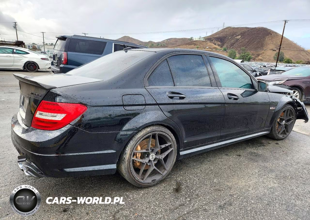 2013 Mercedes-Benz C 63 Amg VIN:WDDGF7HB3DA807355 - 3