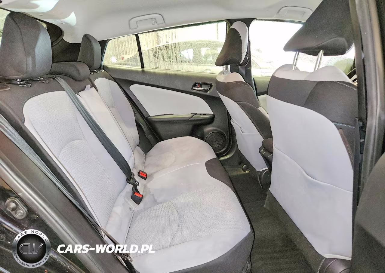 2020 Toyota Prius Le VIN:JTDKARFU5L3117077 - 10