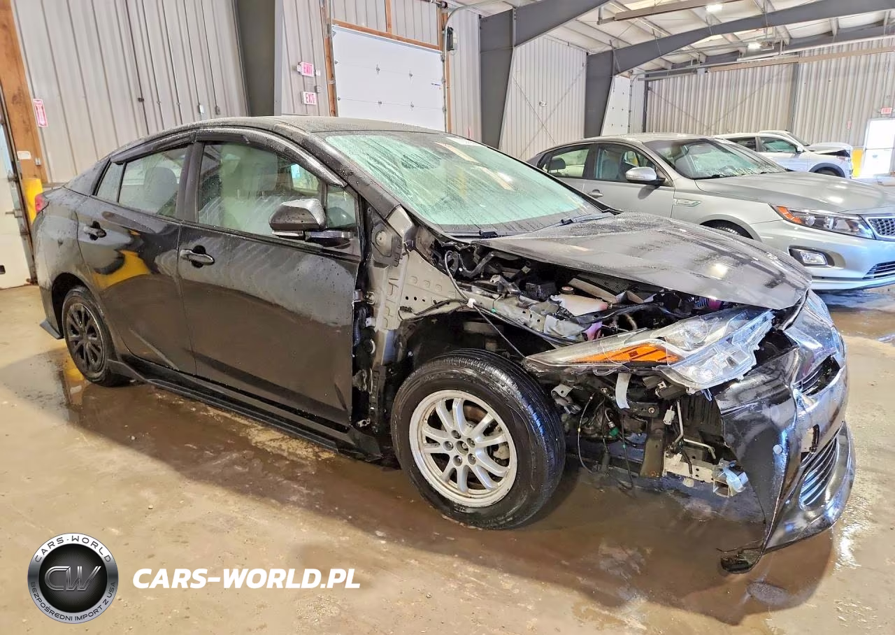 2020 Toyota Prius Le VIN:JTDKARFU5L3117077 - 4