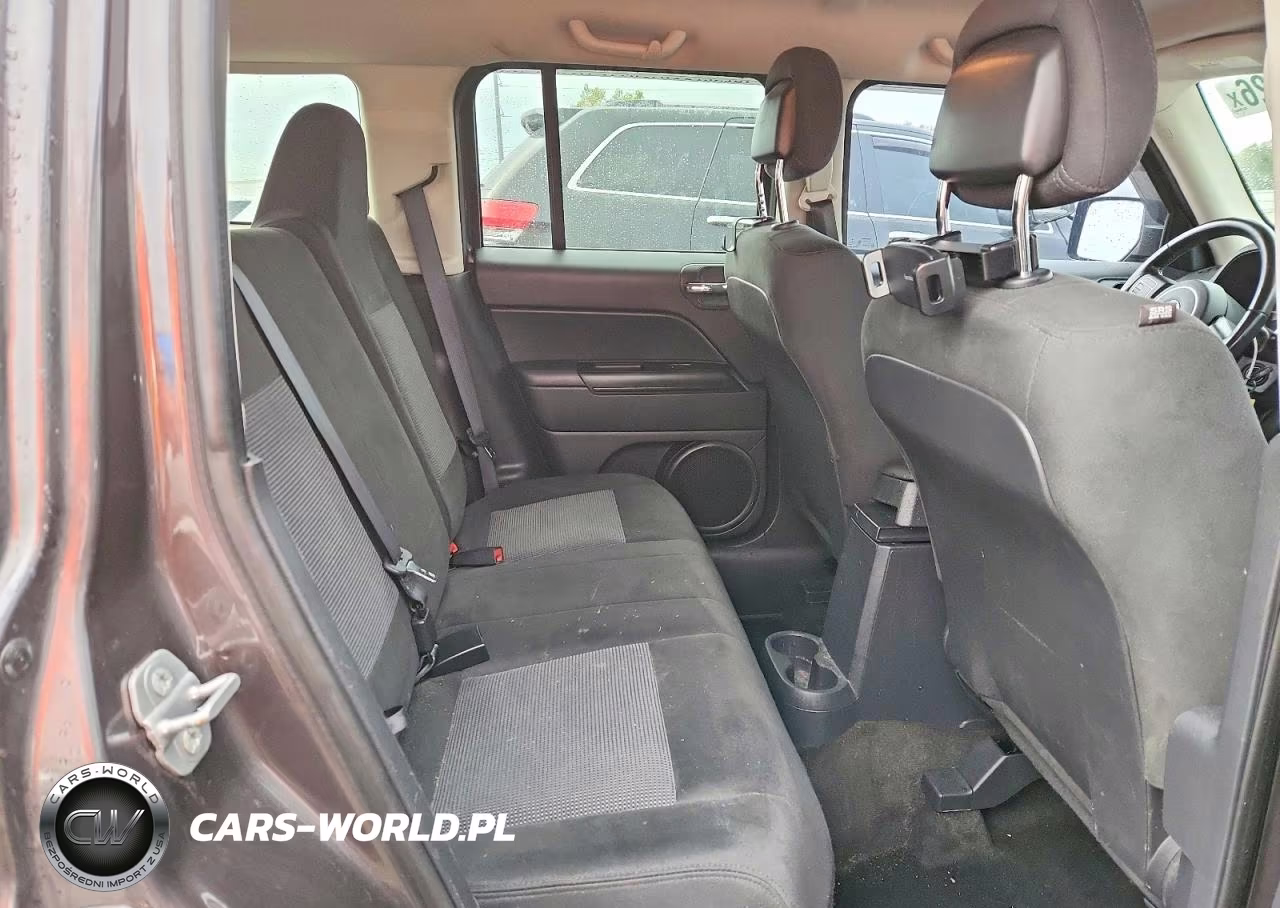 2015 Jeep Patriot Latitude VIN:1C4NJPFB9FD273962 - 10