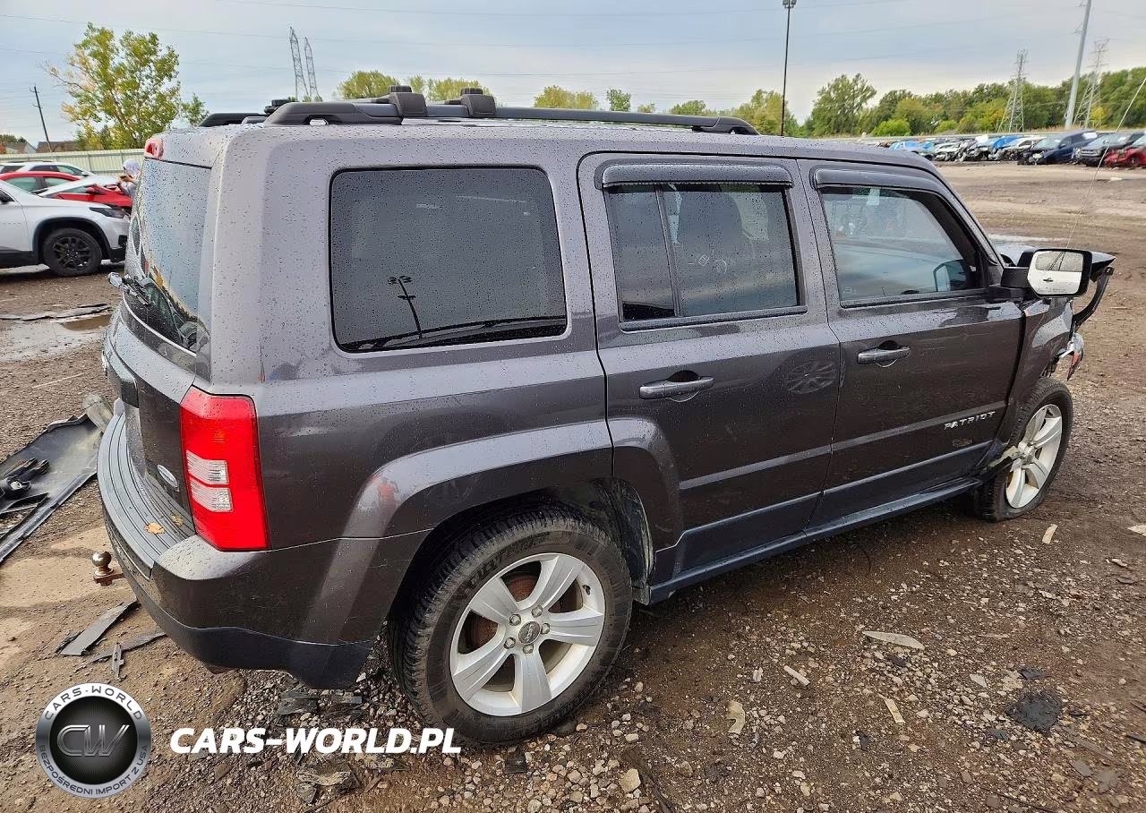 2015 Jeep Patriot Latitude VIN:1C4NJPFB9FD273962 - 3