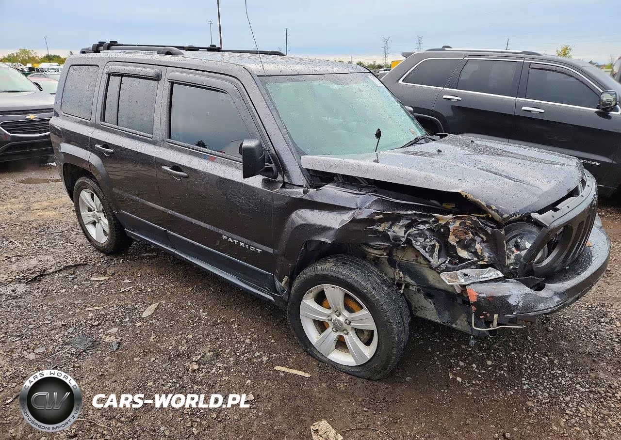 2015 Jeep Patriot Latitude VIN:1C4NJPFB9FD273962 - 4