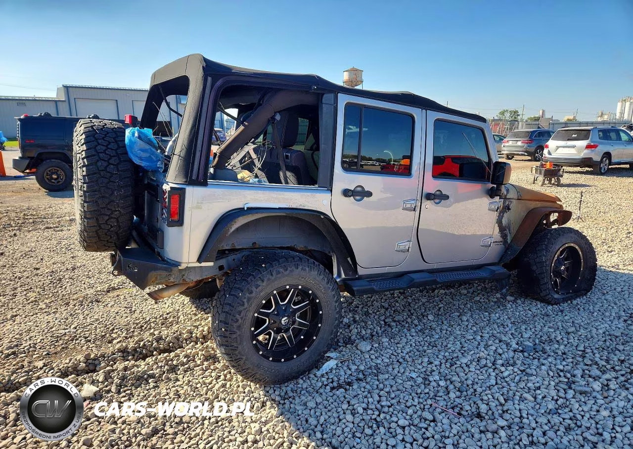 2014 Jeep Wrangler Unlimited Sahara VIN:1C4BJWEG0EL233817 - 3