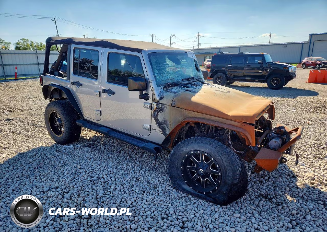 2014 Jeep Wrangler Unlimited Sahara VIN:1C4BJWEG0EL233817 - 4
