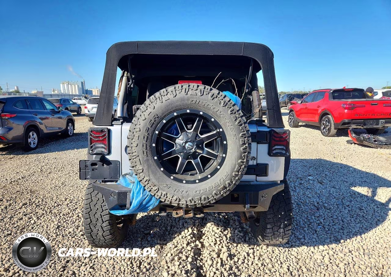 2014 Jeep Wrangler Unlimited Sahara VIN:1C4BJWEG0EL233817 - 6
