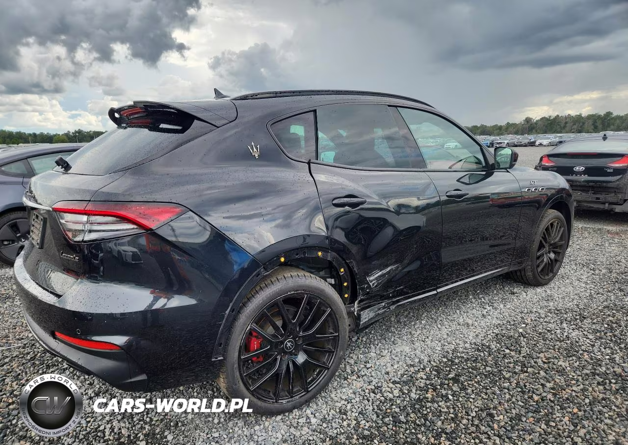 2022 Maserati Levante Base VIN:ZN661XUA4NX384719 - 3