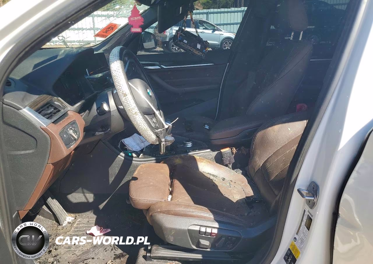 2018 BMW X1 xDrive28I VIN:WBXHT3C32J3H30239 - 7