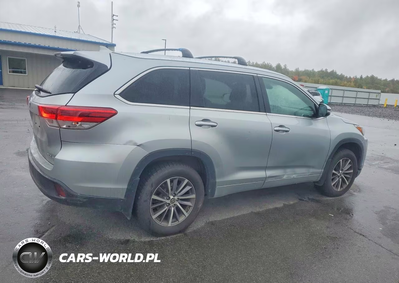 2018 Toyota Highlander Xle VIN:5TDJZRFHXJS499545 - 3