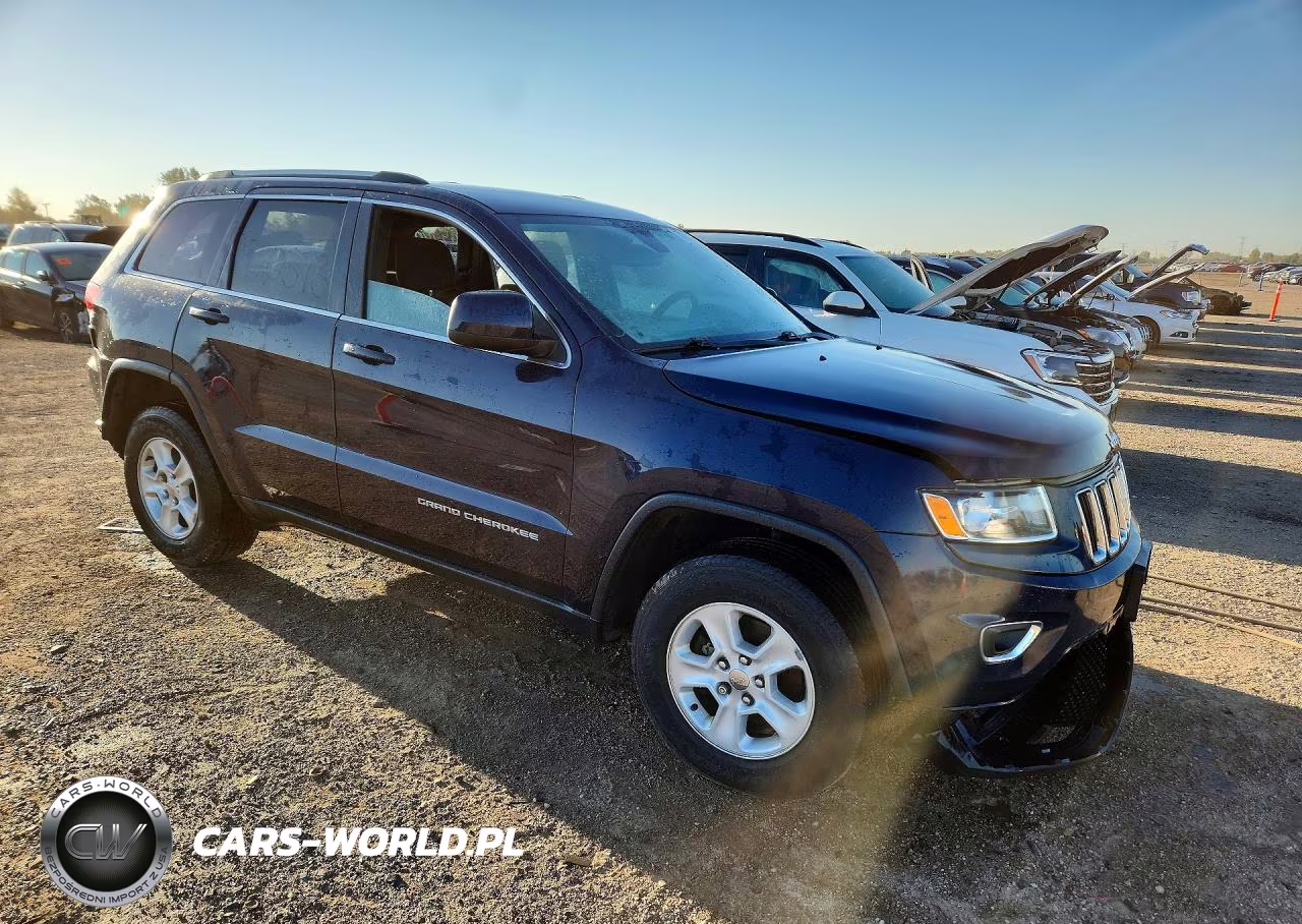 2015 Jeep Grand Cherokee Laredo VIN:1C4RJFAG4FC827865 - 4