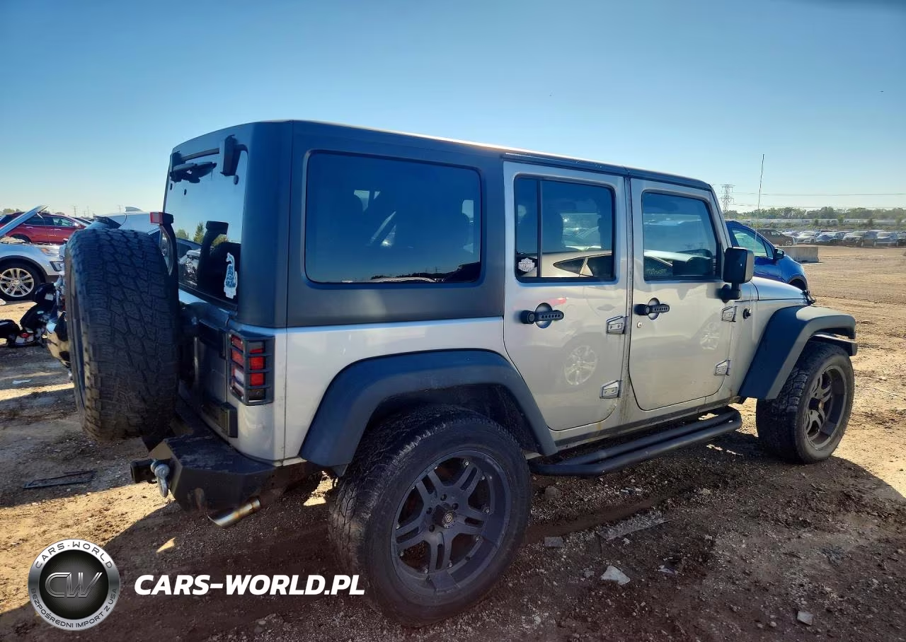 2013 Jeep Wrangler Unlimited Sport VIN:1C4BJWDG3DL643317 - 3